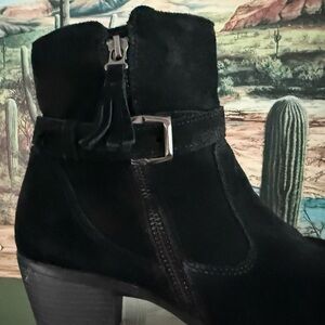 Earth Origins Black Suede Ankle Boots | Size 11 | Comfort Heel & Side Zip